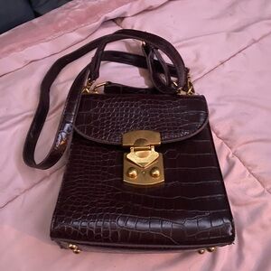 Elegant Brown Crocodile Pattern Bag